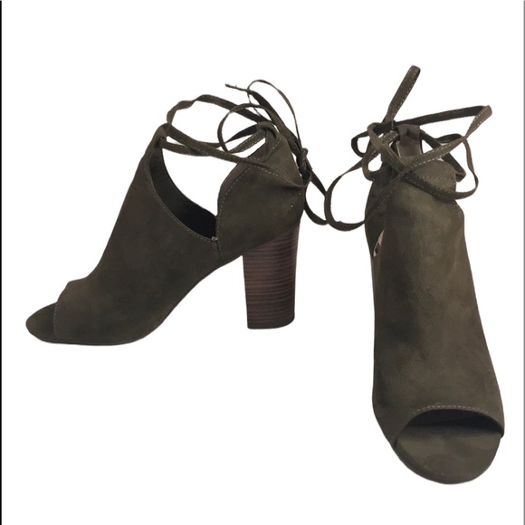 BC Born in California Vegan Suede Open Toe Ankle Wrap Bootie Block Heel Size 9 - Picture 1 of 15